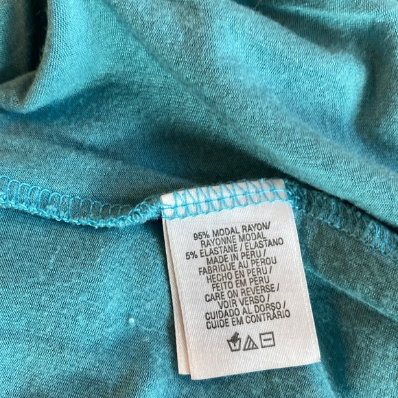 Tahari ladies three-quarter length V-neck T in size small. - Picture 4 of 6